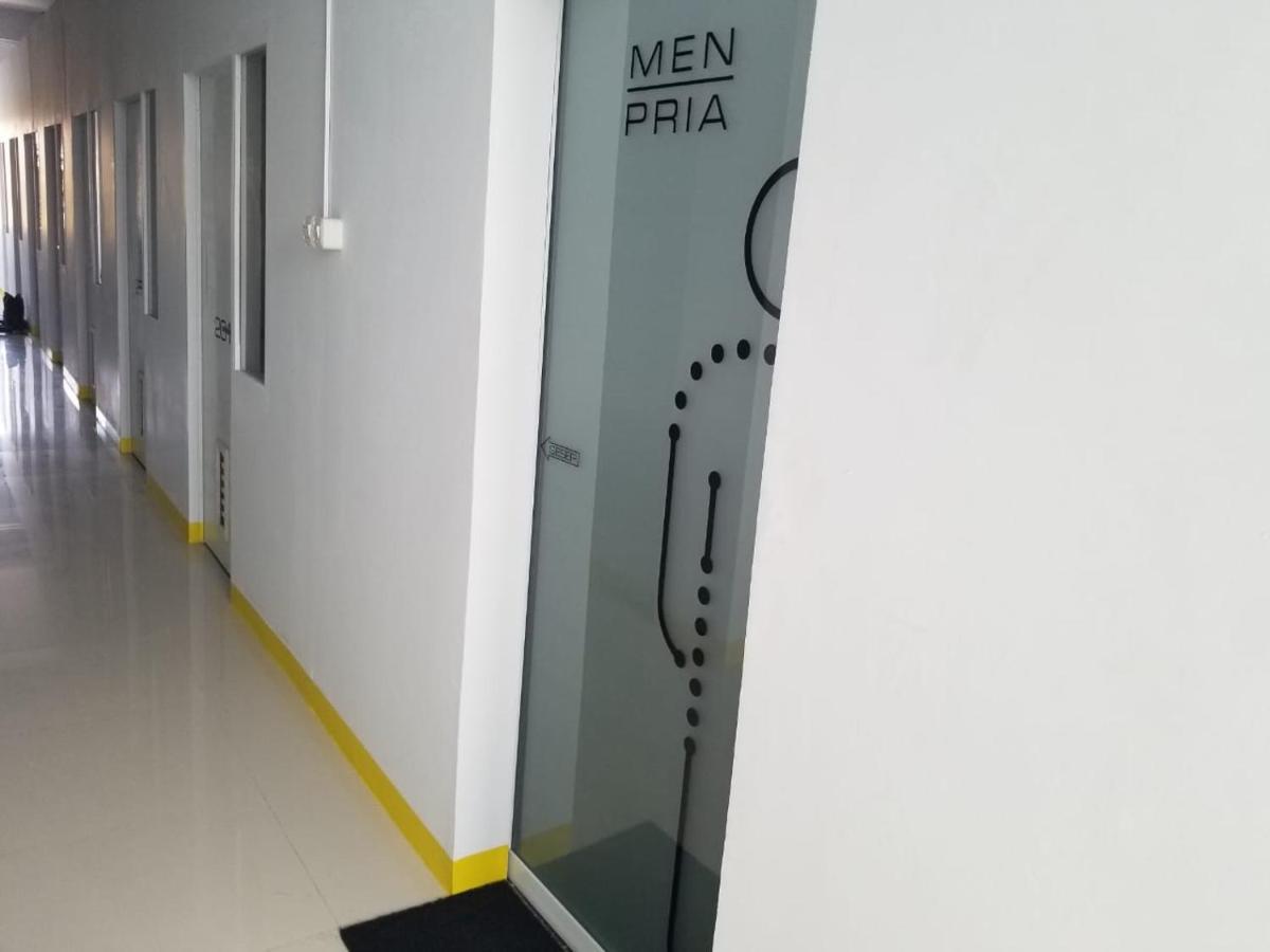 Aur Kuning Hostel Syariah 武吉丁宜 外观 照片