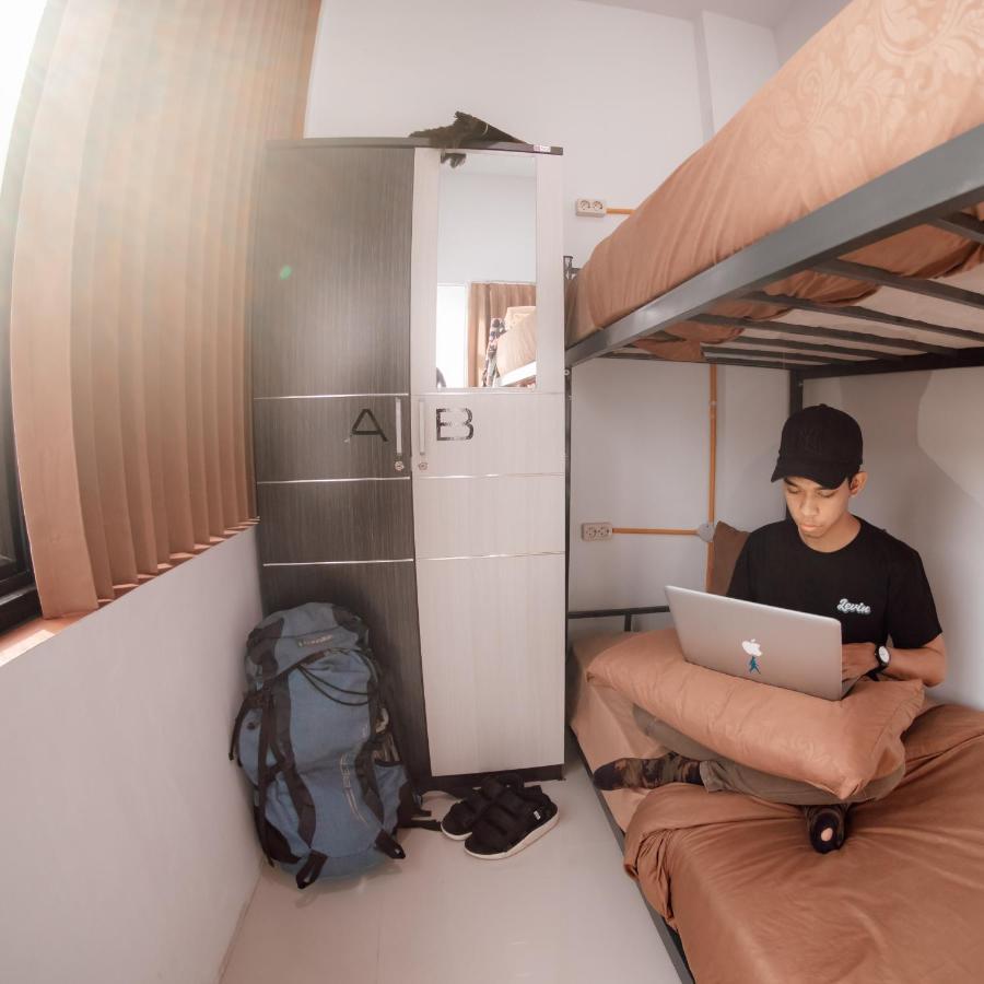 Aur Kuning Hostel Syariah 武吉丁宜 外观 照片